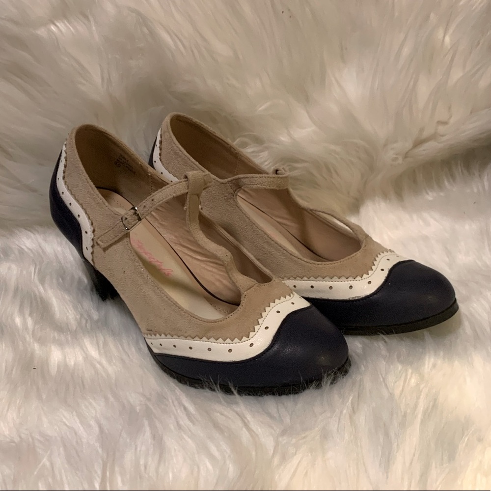 Gorgeous navy and tan heels